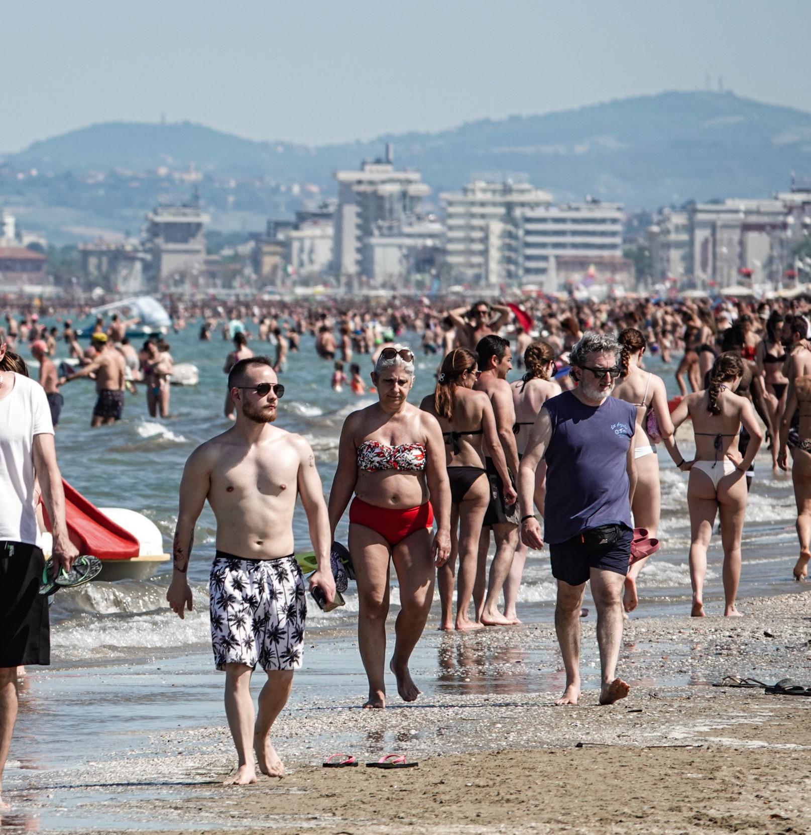 ponte d oro in spiaggia un bell assaggio di estate mucillagini niente paura 