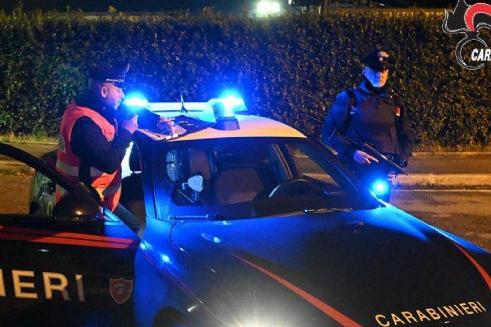 Accerchiato rapinato da Ilrestodelcarlino.it Accerchiato e rapinato dalla baby gang 18enne preso di mira in via Kennedy