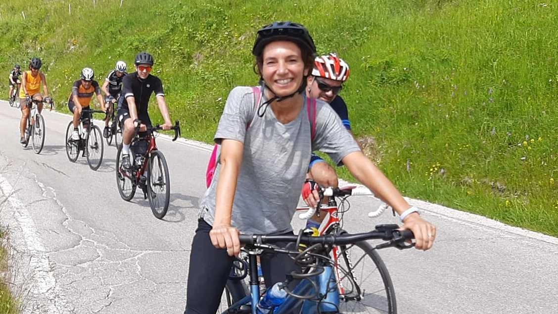 Lucrezia Bologna, che partecipa al progetto ‘bike to work’, abita a Misano e raggiunge la Fiera pedalando "Ho la patente, ma preferisco muovermi sulle due ruote. Gli incentivi non c’entrano, è una scelta di vita" .