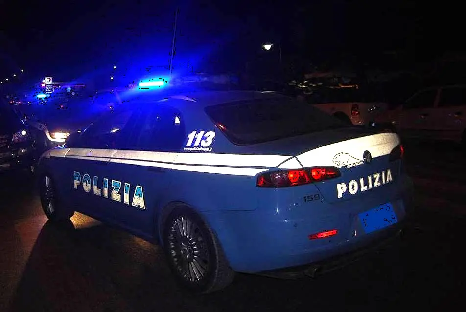 Rapina un minorenne a Punta Marina nella zona della movida: arrestato