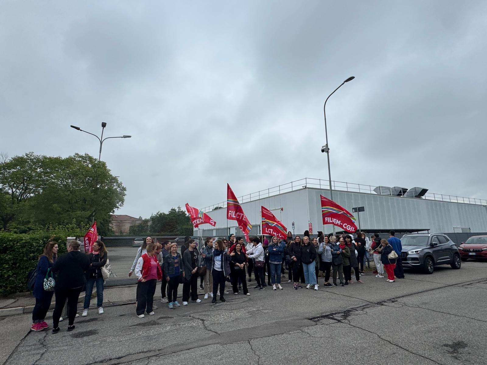 caso max mara alla camera insulti e oppressioni alle operaie