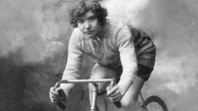 Alfonsina Morini Strada fu la prima donna a partecipare al Giro d’Italia