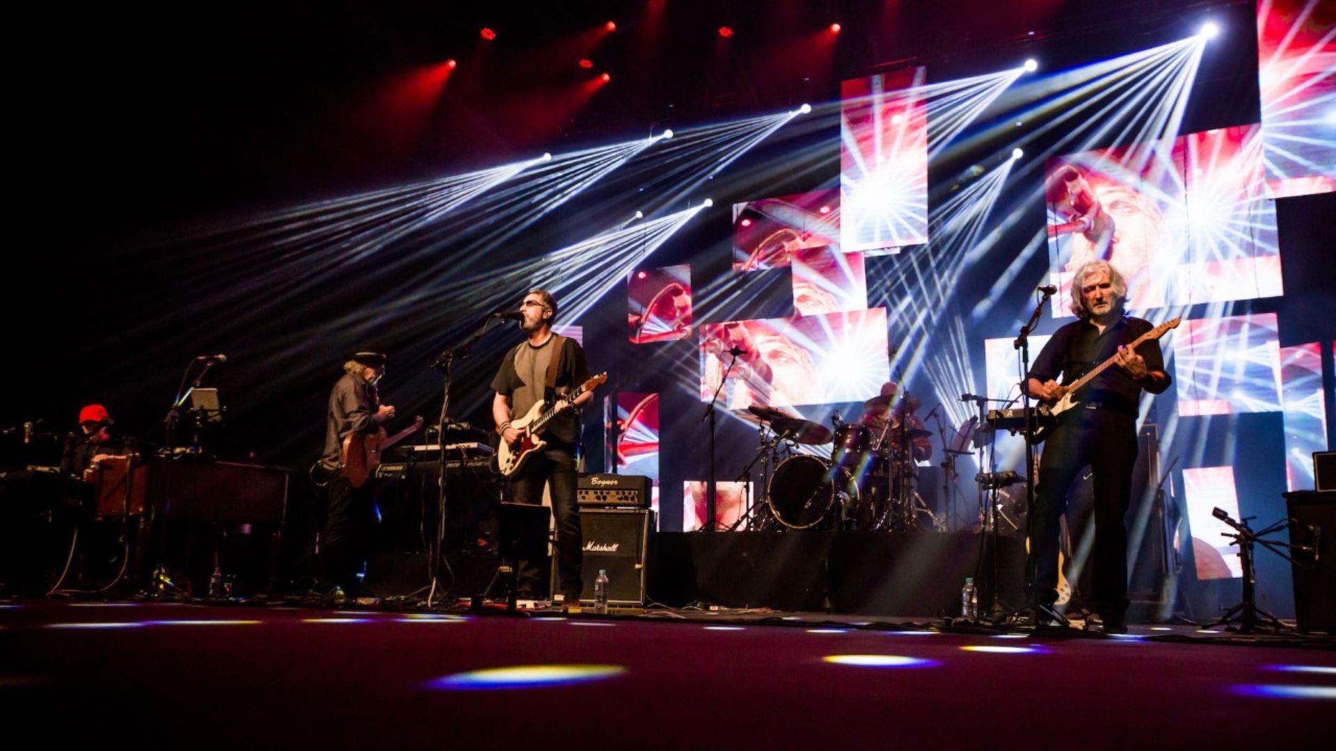 Dire Straits Legacy, il sound immortale atterra a Fano: concerto evento all Dire Straits Legacy, il sound immortale atterra a Fano: concerto evento all