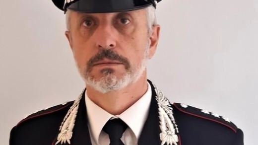 Il tenente Pasquale Di Muzio è stato promosso a capitano dai carabinieri di Fermo, ricevendo importanti riconoscimenti per la sua lunga e meritoria carriera.