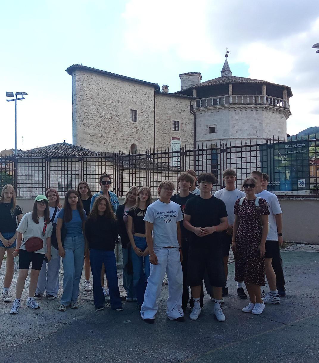 I giovani europei del progetto Erasmus in gita ad Ascoli I giovani europei del progetto Erasmus in gita ad Ascoli