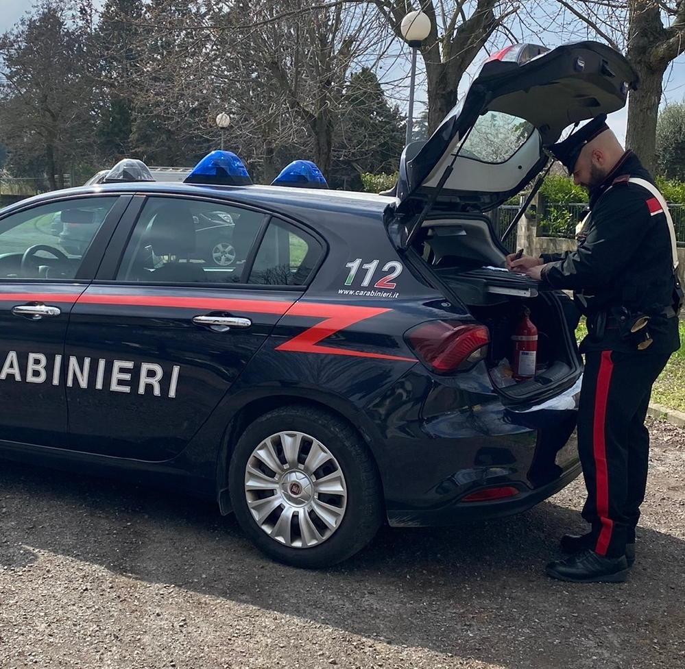 https://www.ilrestodelcarlino.it/image-service/view/acePublic/alias/contentid/YTk0Yjk1MTEtNTUzYS00/0/intervento-dei-carabinieri.jpeg