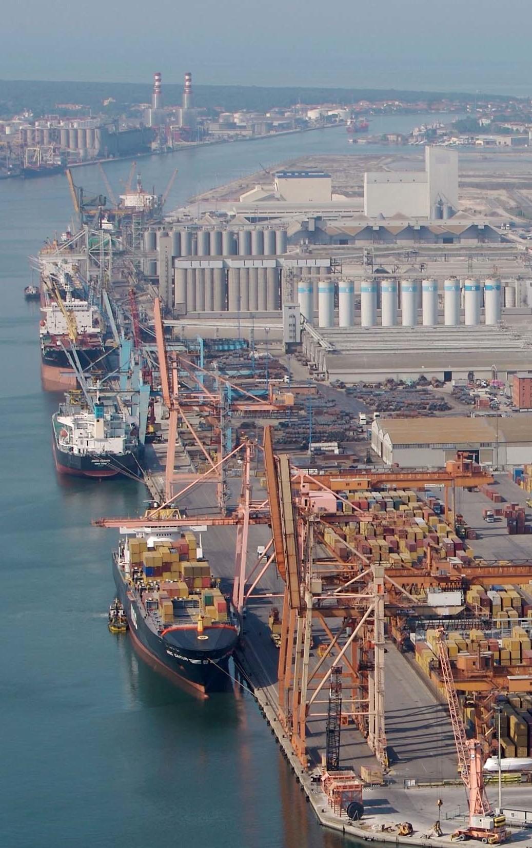 Il porto è in salute. Più merci movimentate Il porto è in salute. Più merci movimentate