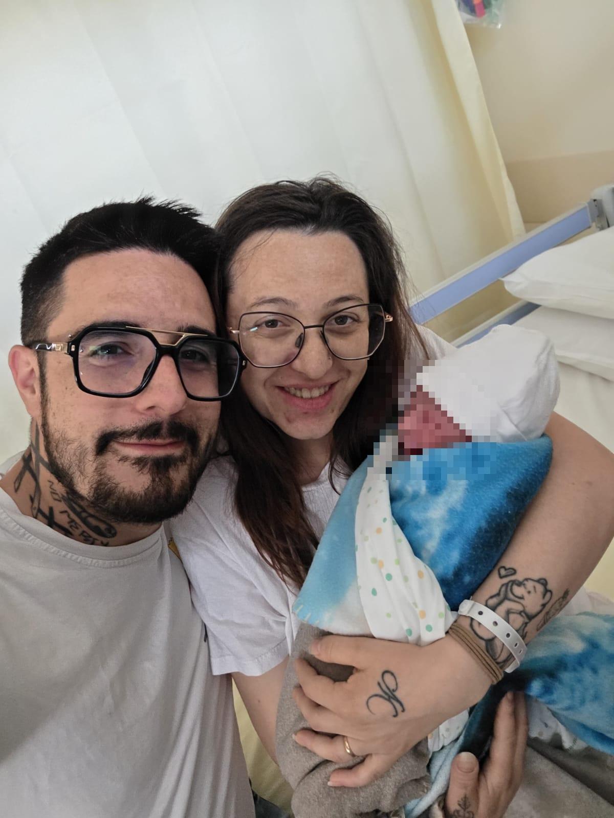 Parto ‘guidato’ al telefono, papà si improvvisa medico: “Nathan è nato in 15 minuti” Parto ‘guidato’ al telefono, papà si improvvisa medico: “Nathan è nato in 15 minuti”