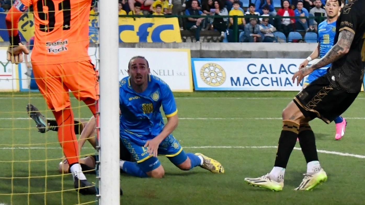 Il portiere e capitano del Rimini prova a mettere subito da parte la brutta sconfitta in casa della Carrarese: "I playoff sono alla portata".