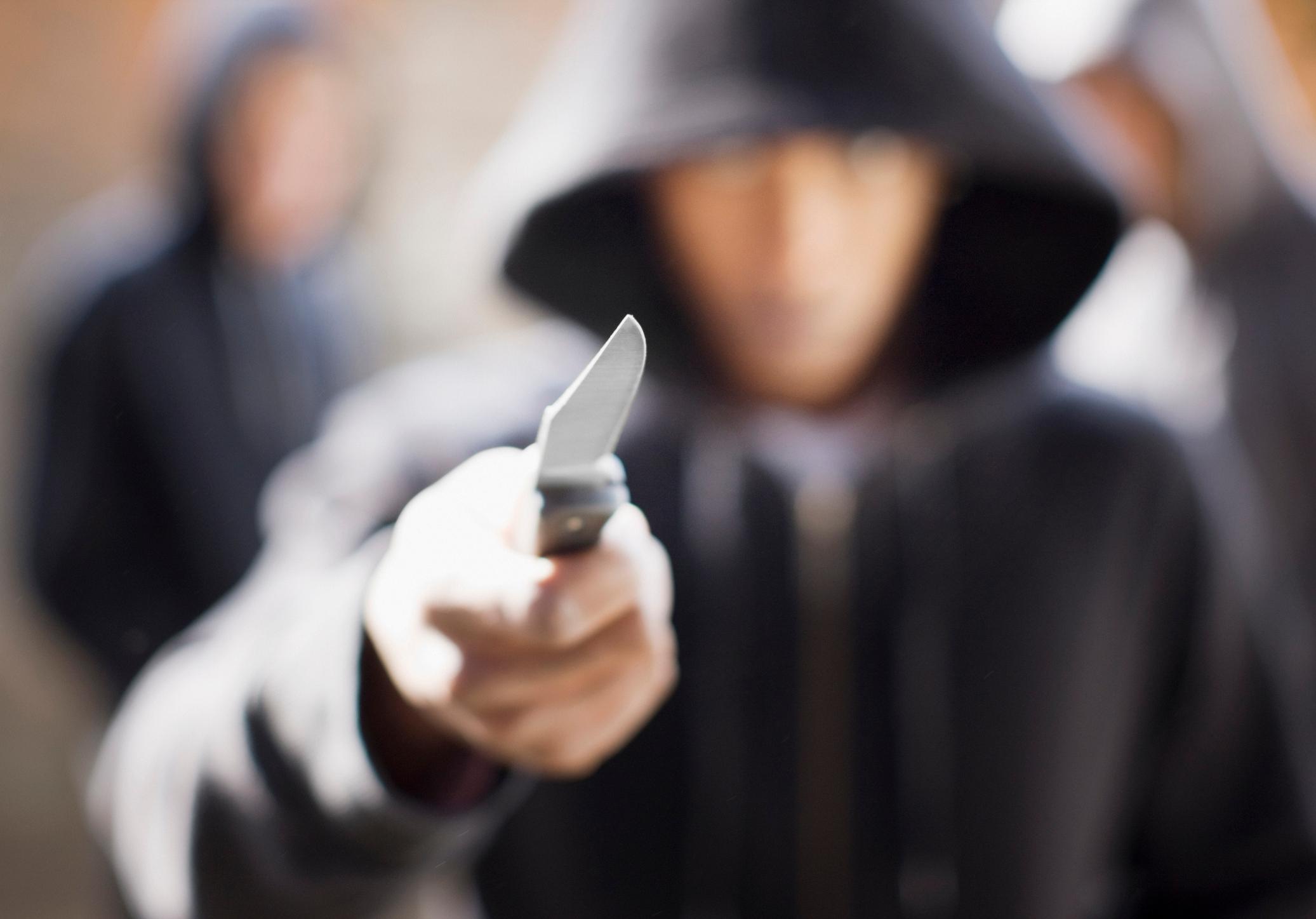 Ragazzino aggredito a colpi di machete: gravissimo Ragazzino aggredito a colpi di machete: gravissimo