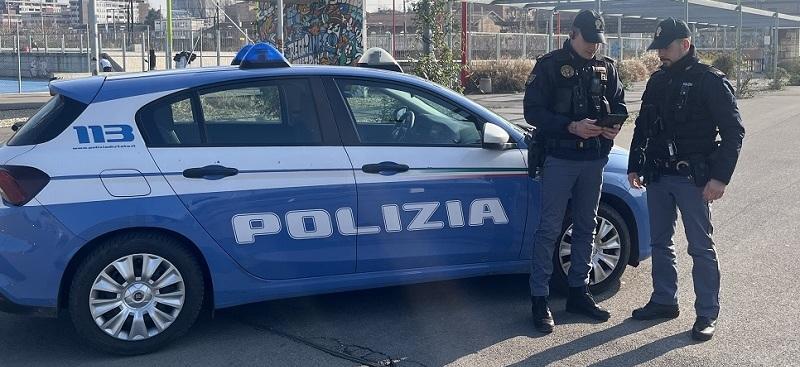 Infastidisce una donna per un vecchio debito. Trovati droga e contanti in casa: denunciato Infastidisce una donna per un vecchio debito. Trovati droga e contanti in casa: denunciato