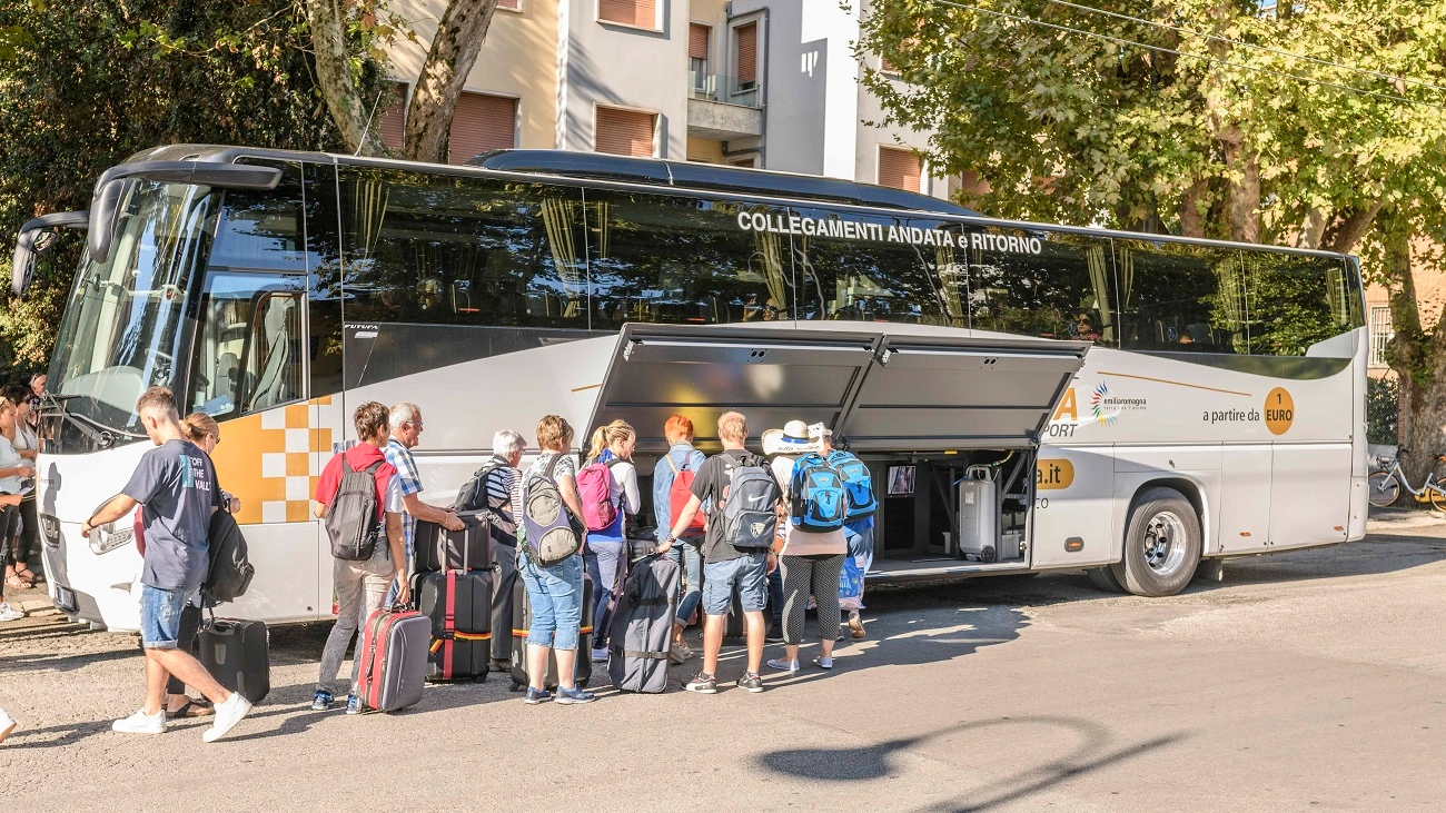 L'autobus shuttle dalla Romagna all'aeroporto Marconi di Bologna