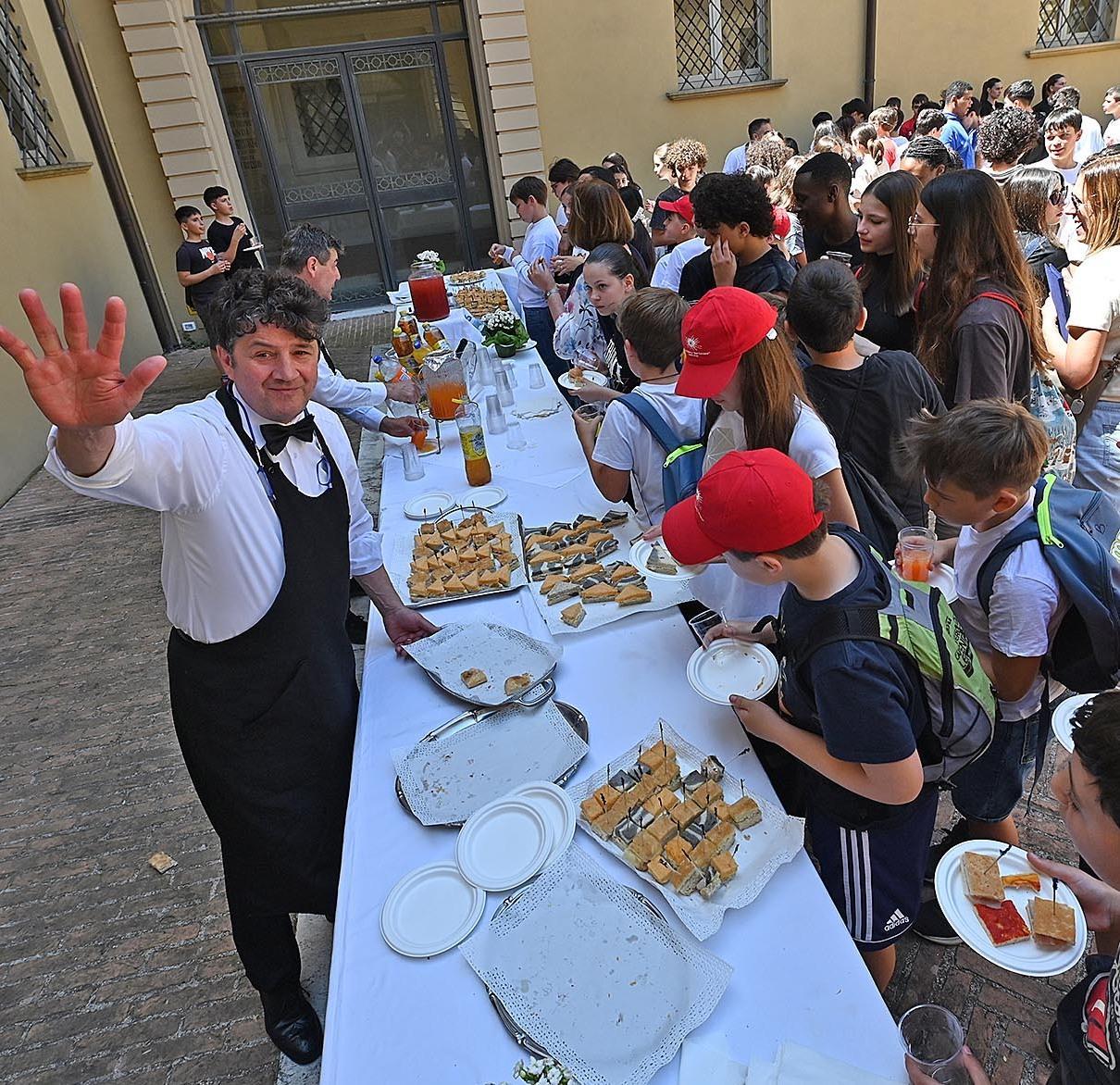 vent anni di storie e racconti e i ragazzi fanno bene al cuore da Ilrestodelcarlino.it vent anni di storie e racconti e i ragazzi fanno bene al cuore