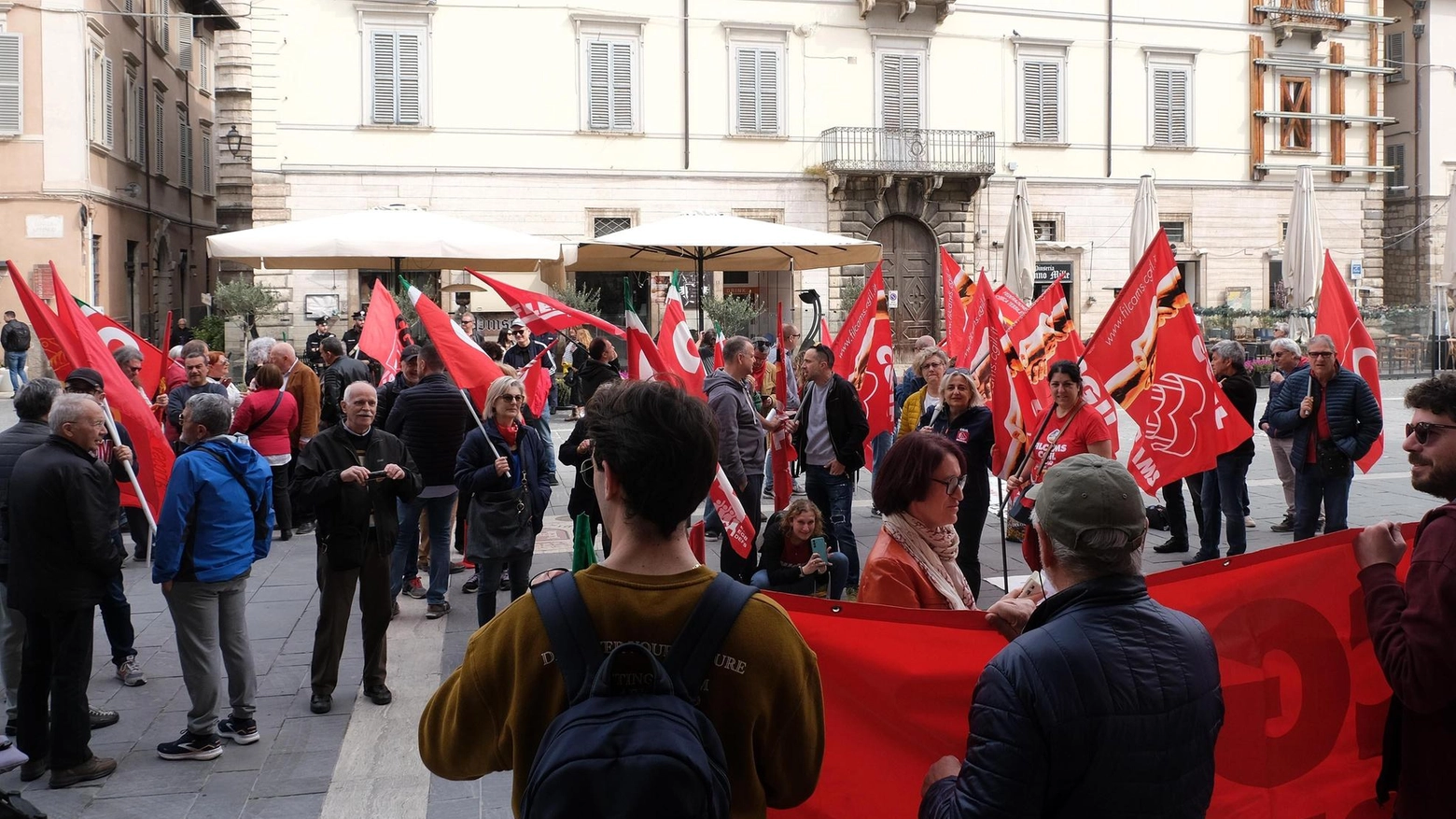 I sindacati in piazza: "Basta morti sul lavoro. Legalità fondamentale nell’area del terremoto"