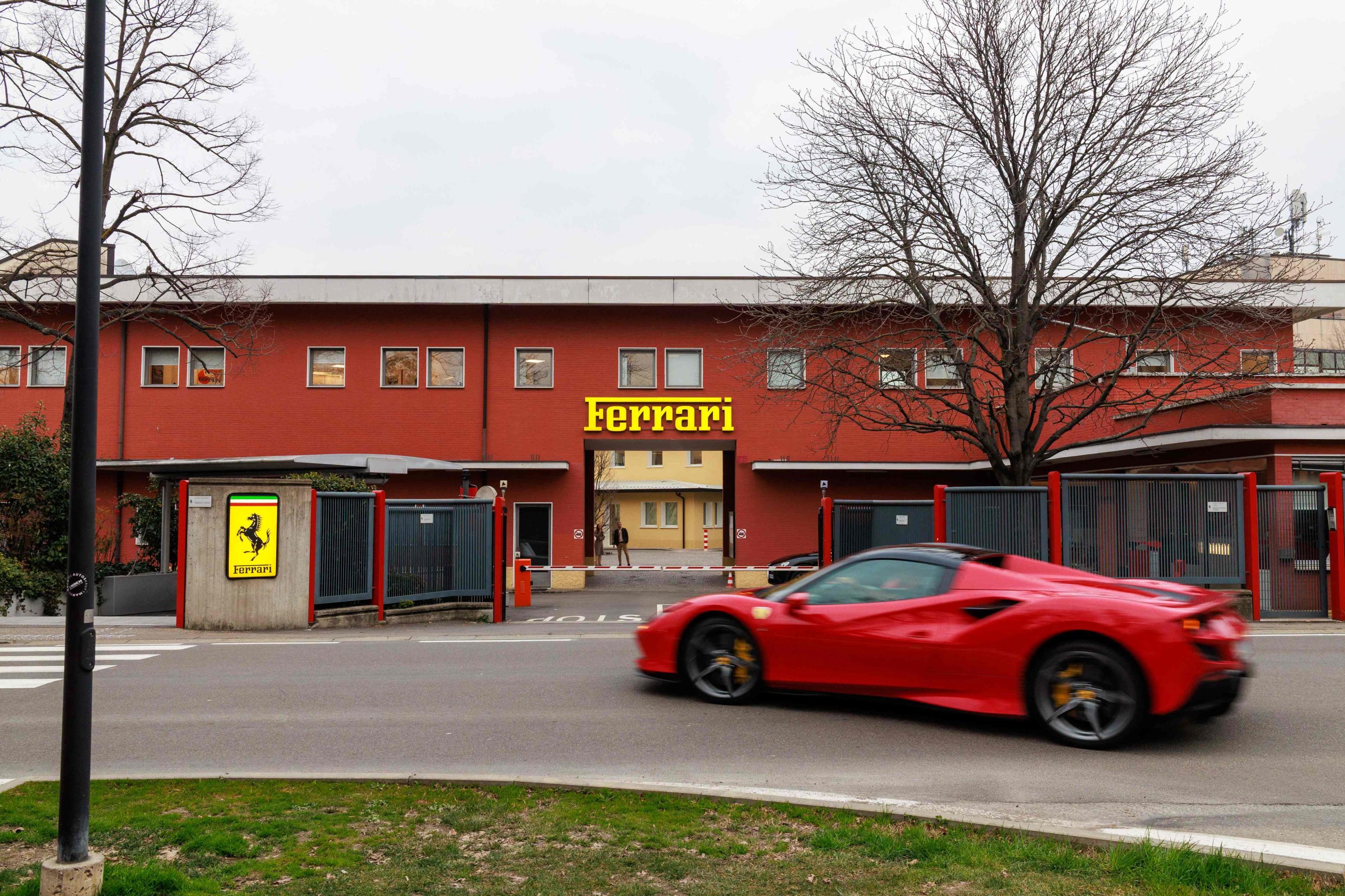 ferrari 140 euro in più in busta paga e 350 in 4 anni rinnovato il contratto