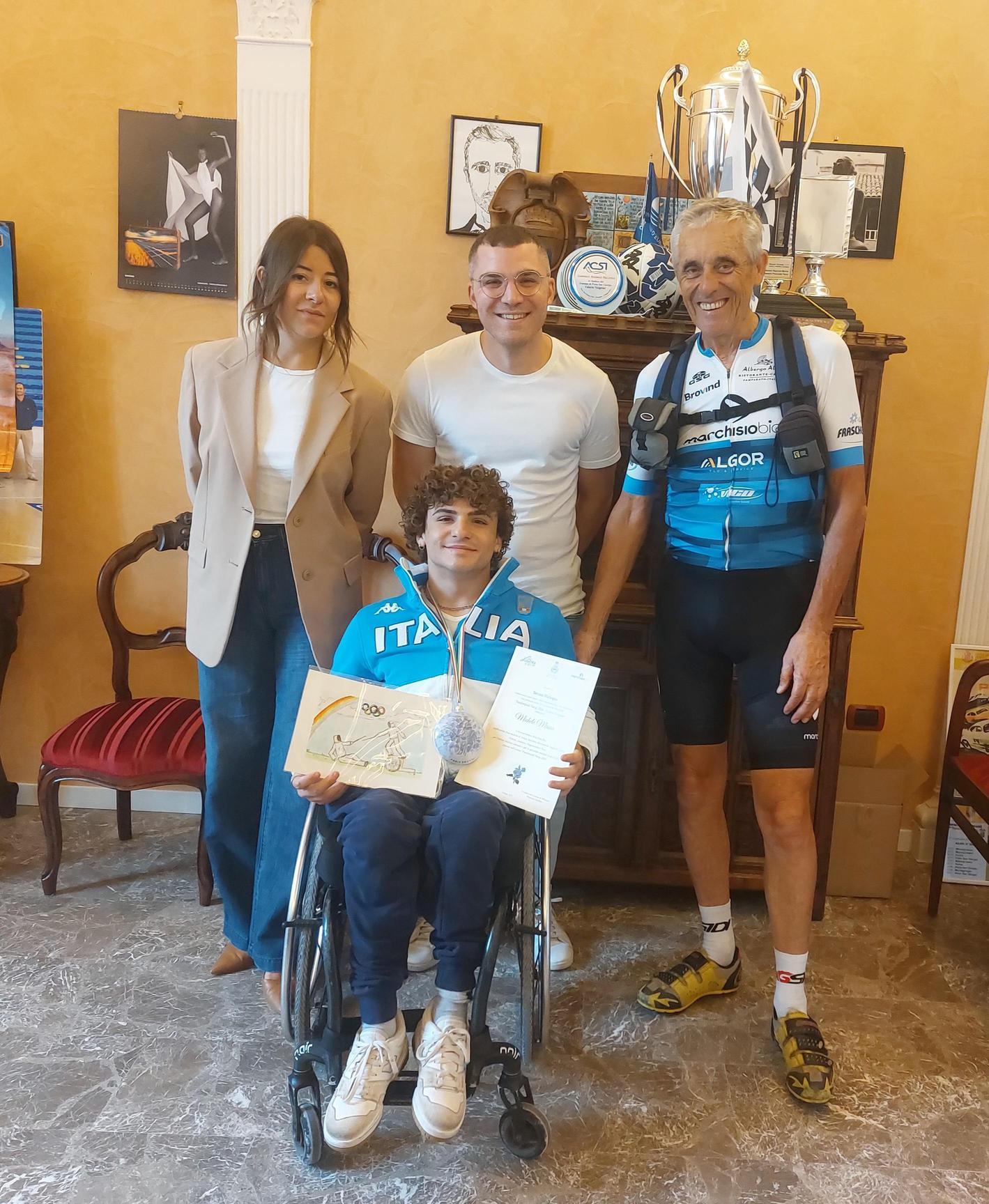 E’ partito in bici da Savona per premiare Michele Massa E’ partito in bici da Savona per premiare Michele Massa
