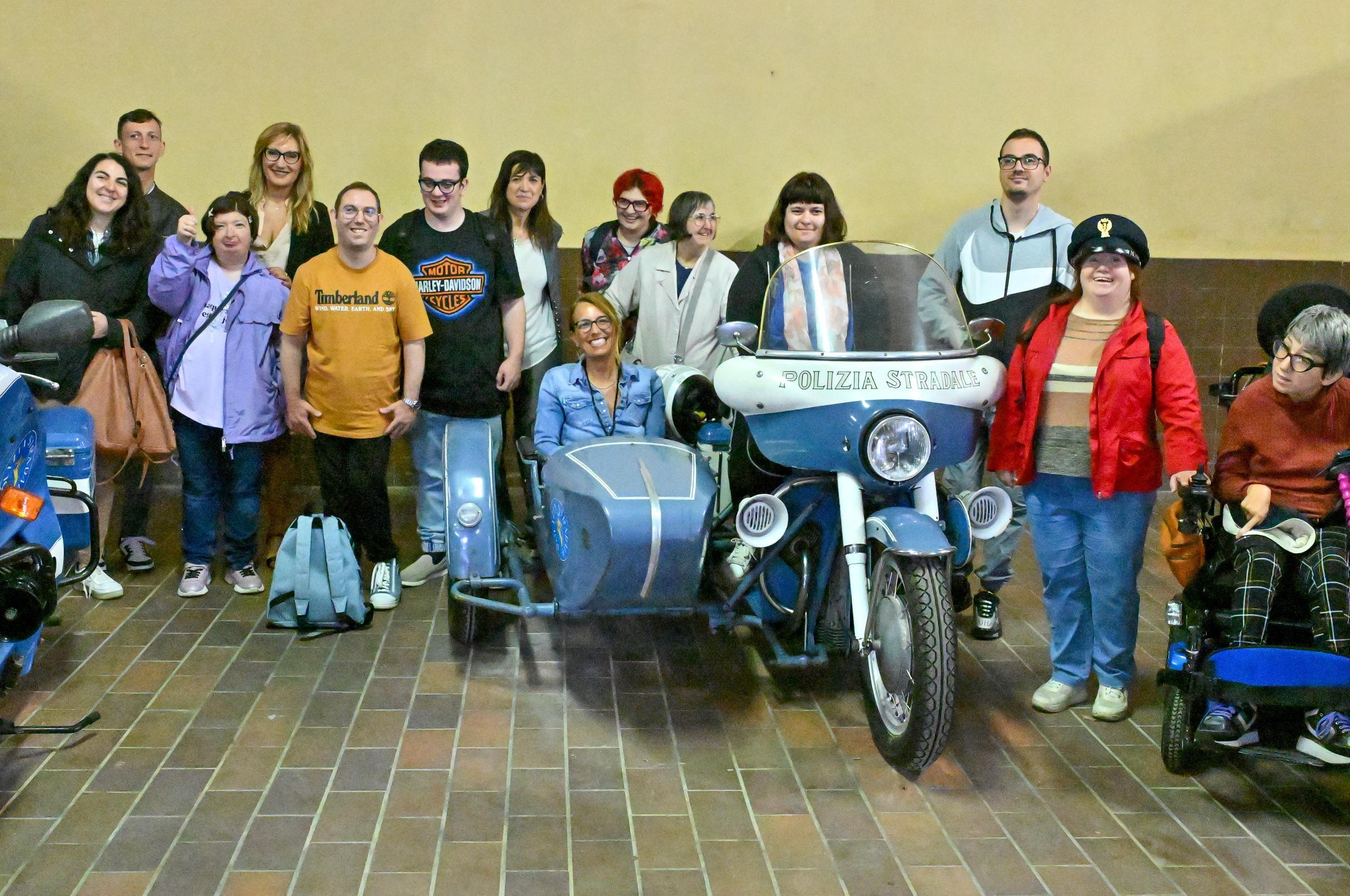 I giovani del centro educativo Techne a scuola con i poliziotti del Caps I giovani del centro educativo Techne a scuola con i poliziotti del Caps