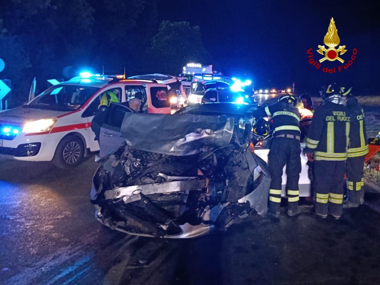schianto fra auto a scandiano quattro feriti 2 molto gravi portati via in elicottero