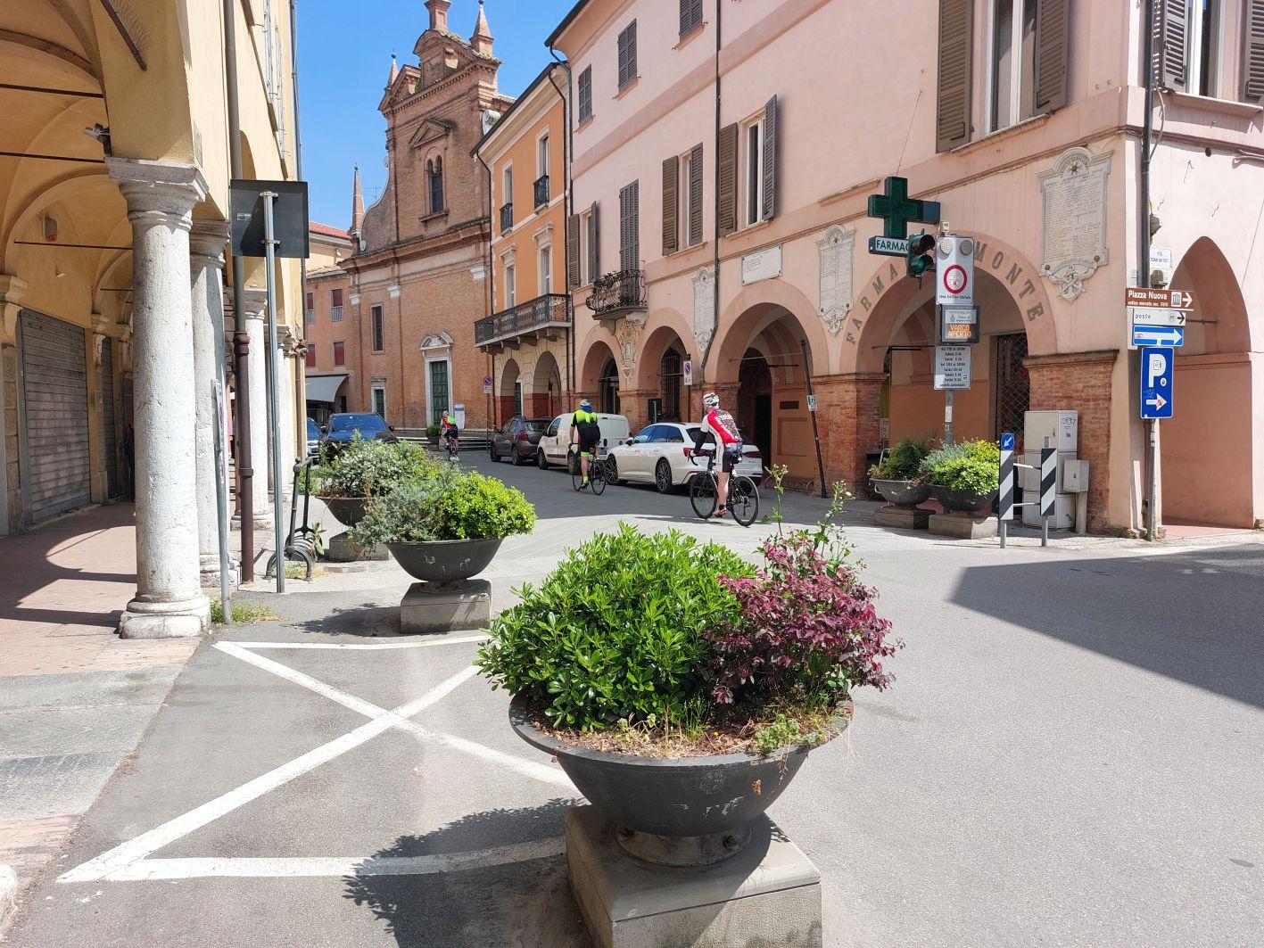 Bagnacavallo dal da Ilrestodelcarlino.it bagnacavallo dal 1 maggio attiva la ztl estiva in piazza della libertà