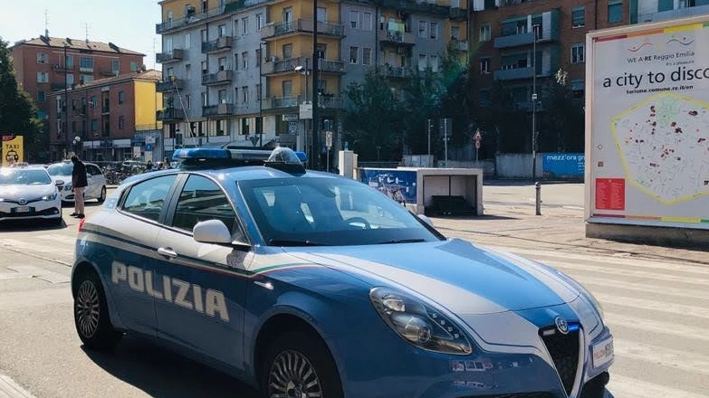 La polizia in zona stazione a Reggio Emilia