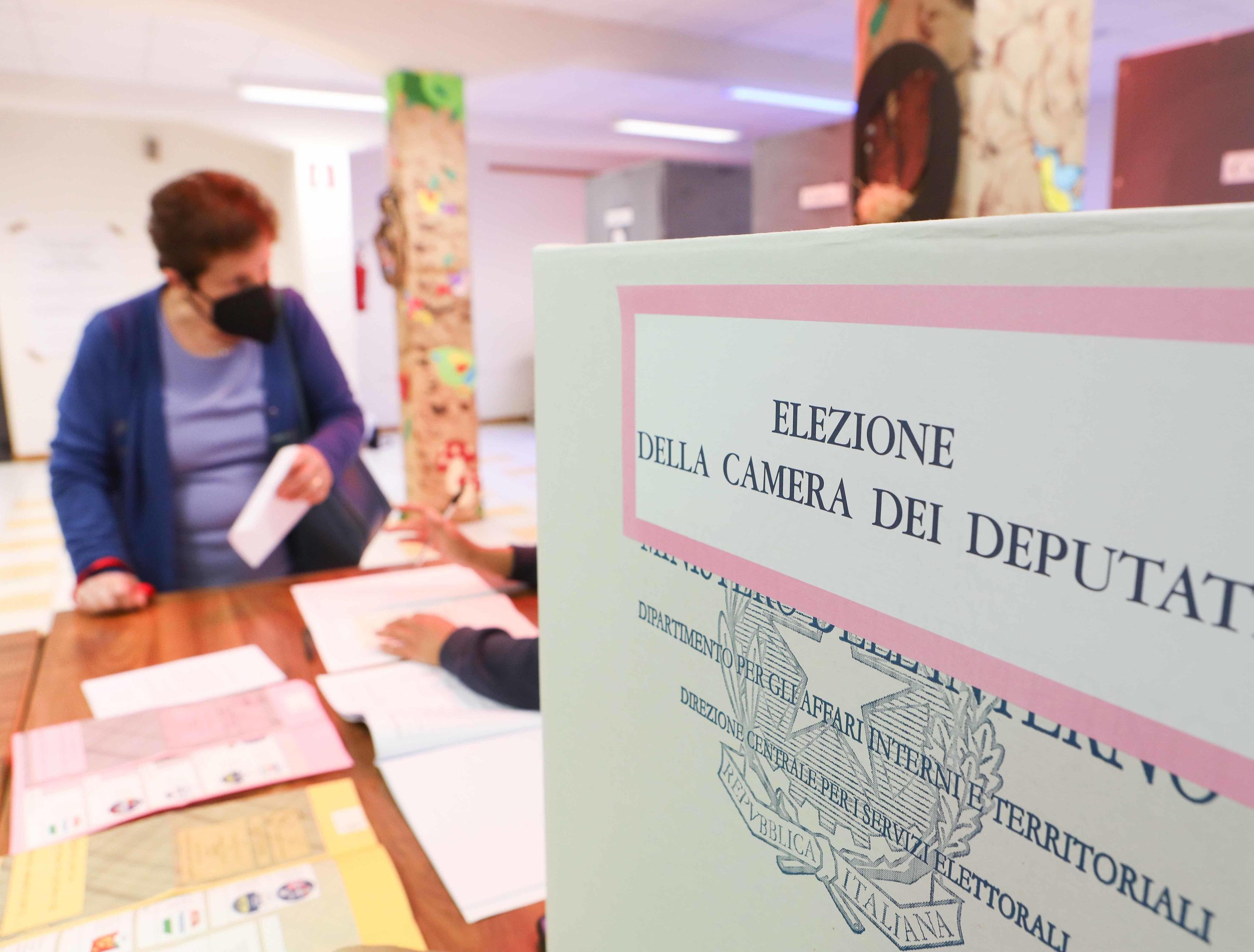 problemi igienici il seggio chiude anziani costretti a spostarsi per votare da Ilrestodelcarlino.it problemi igienici il seggio chiude anziani costretti a spostarsi per votare