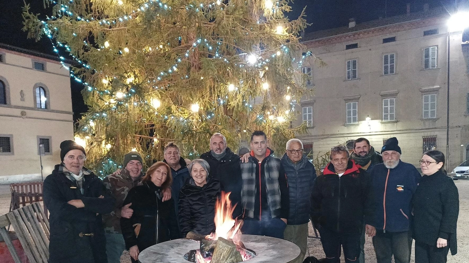 Festosa cerimonia di consegna in piazza d’Armi a Terra del Sole: i 67 amici che animano l’evento natalizio hanno distribuito i proventi