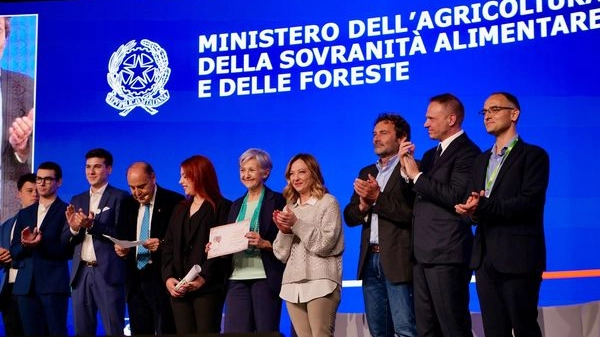 La premier con i ministri Lollobrigida e Valditara premia gli studenti di istituti agrari di tutta Italia