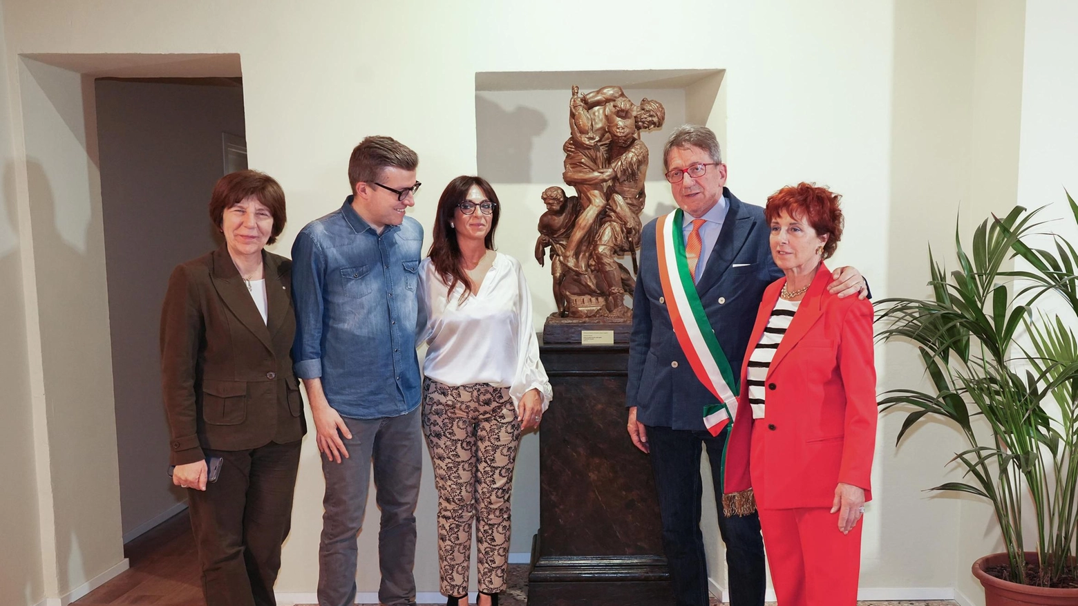 In ricordo di Mauro Forghieri. Statua donata dalla moglie e collocata in piazza Grande