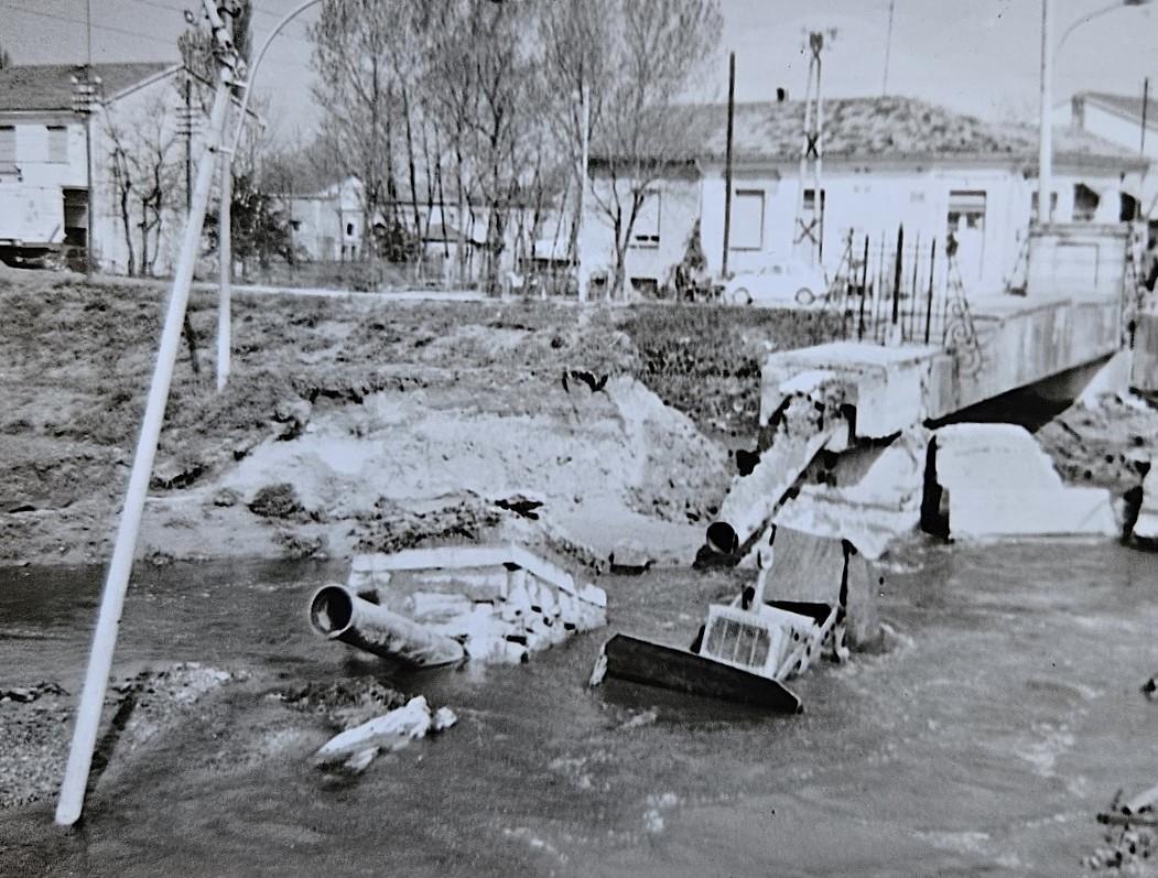 Nel 1969 il crollo del ponte a Fosso Ghiaia Nel 1969 il crollo del ponte a Fosso Ghiaia