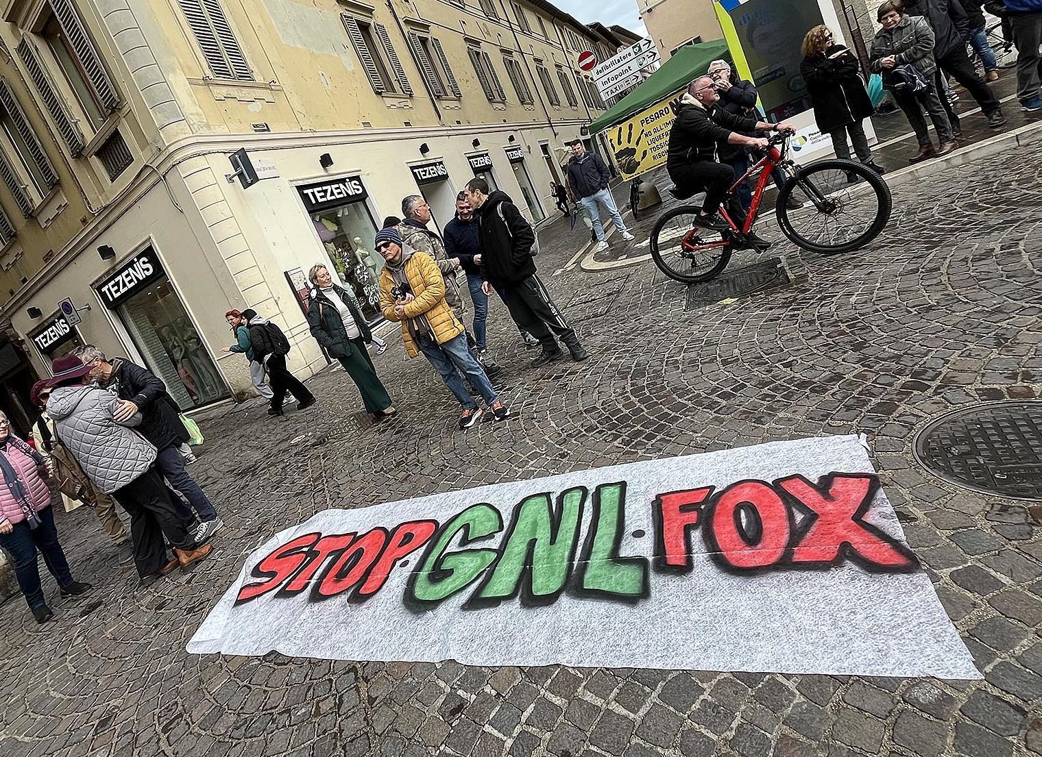 Il caso dello stop all’impianto Gnl. I comitati esultano: "Ma non è finita". E interviene il Consiglio di Stato Il caso dello stop all’impianto Gnl. I comitati esultano: "Ma non è finita". E interviene il Consiglio di Stato