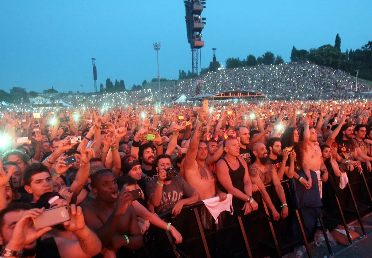 AC/DC, un mese al grande show di Imola: ecco i treni speciali post-concerto