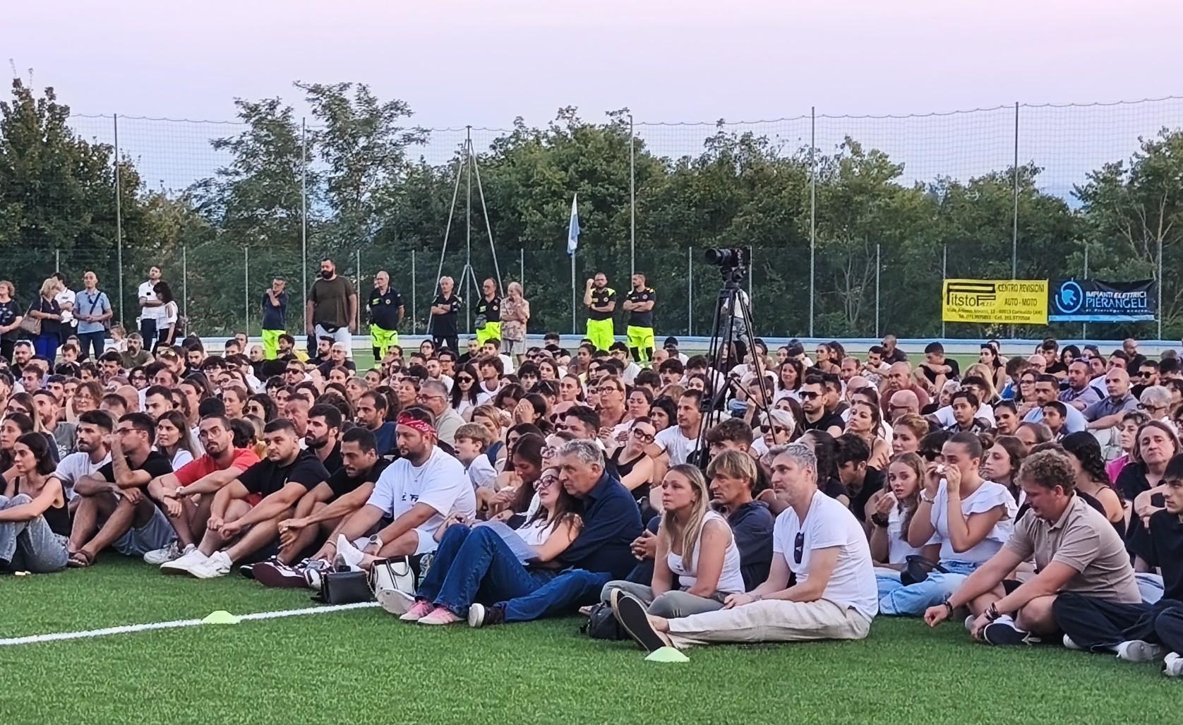 Tanti ricordi e dolore per l’addio a Lorenzo Tanti ricordi e dolore per l’addio a Lorenzo
