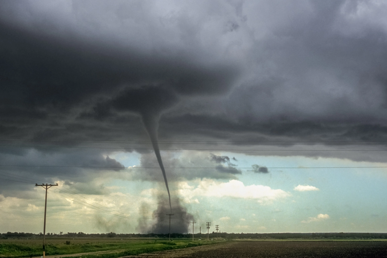 Svelato il meccanismo che genera i tornado nella Pianura Padana, lo studio dell'università di Bologna e Cnr