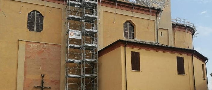 Castelnovo Sotto, si ferisce alla mano al cantiere della chiesa