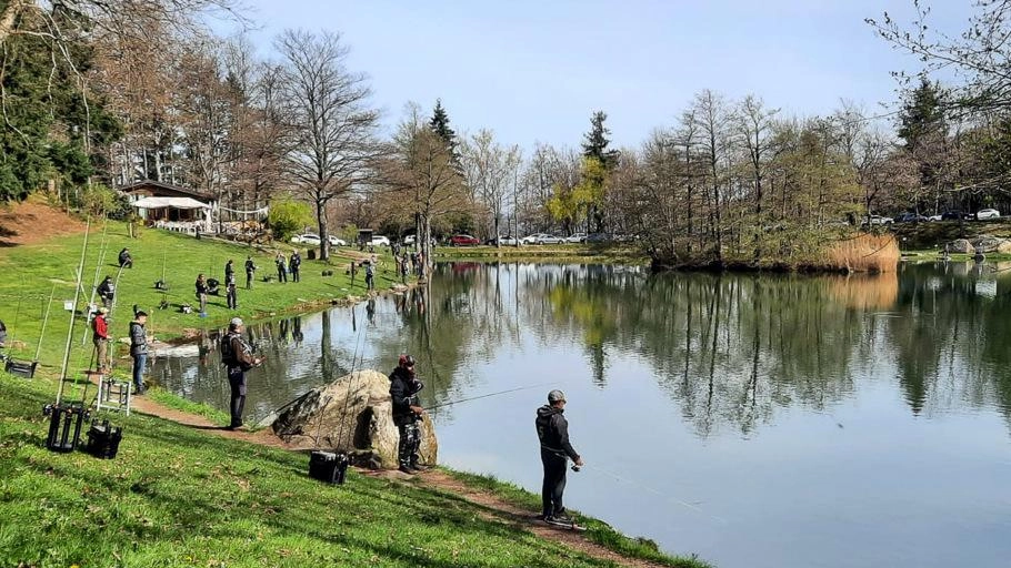 Pesca a spinning sul lago. Da tutta Italia per il trofeo