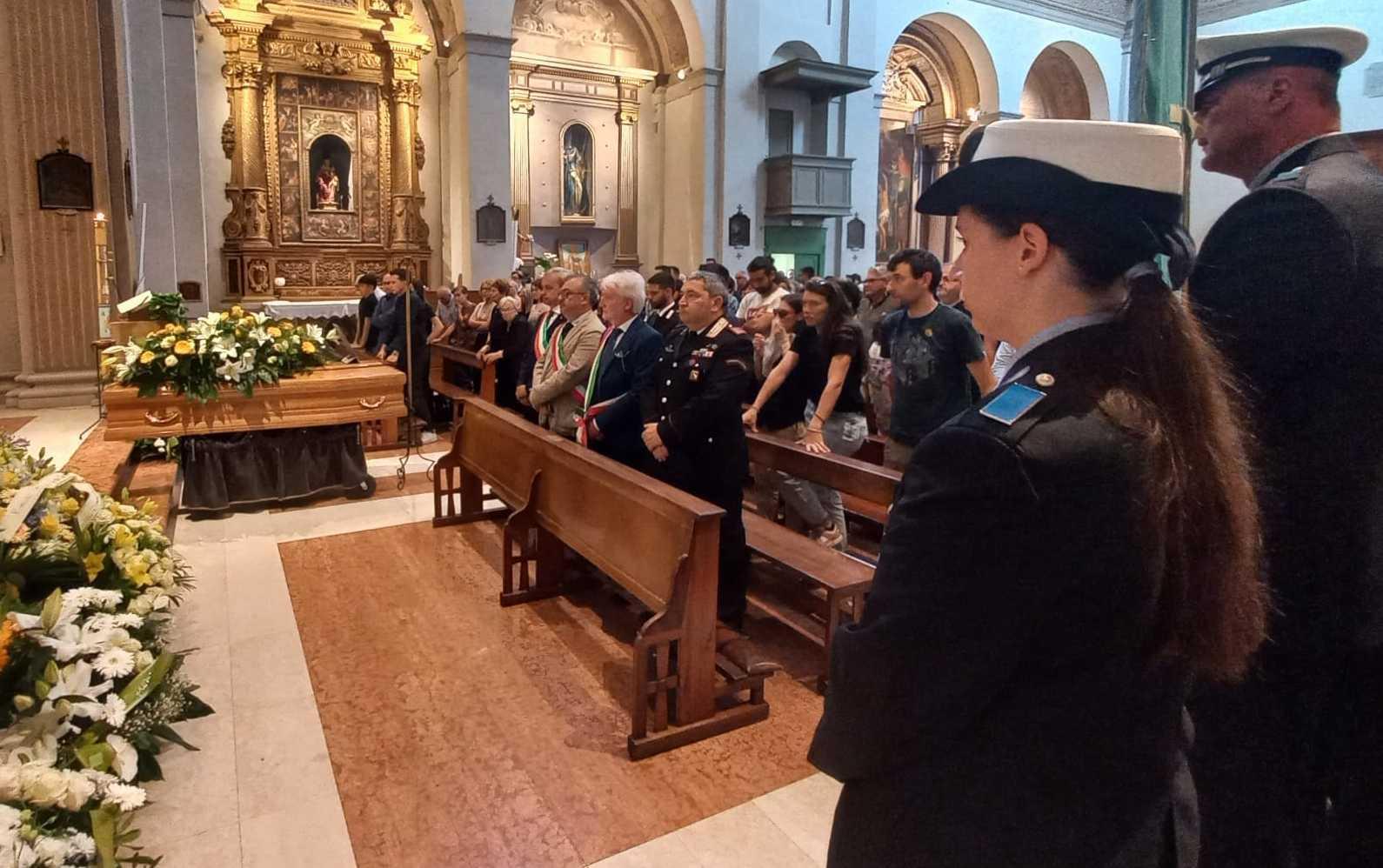 Folla all’addio a Bruno. "Seminava il bene" Folla all’addio a Bruno. "Seminava il bene"