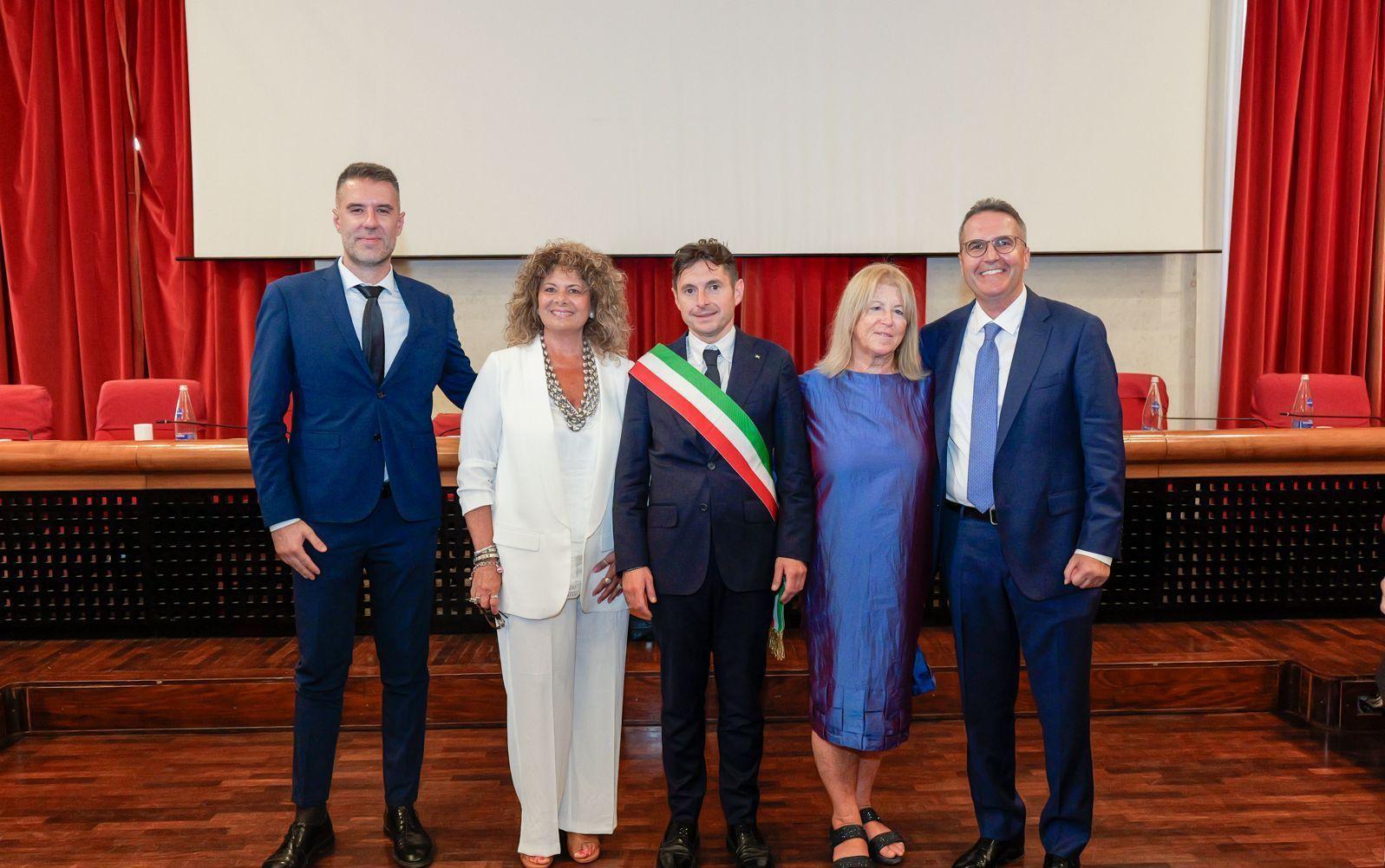 l interrogazione consind fuori le cifre della situazione debiti consiglieri all attacco da Ilrestodelcarlino.it l interrogazione consind fuori le cifre della situazione debiti consiglieri all attacco
