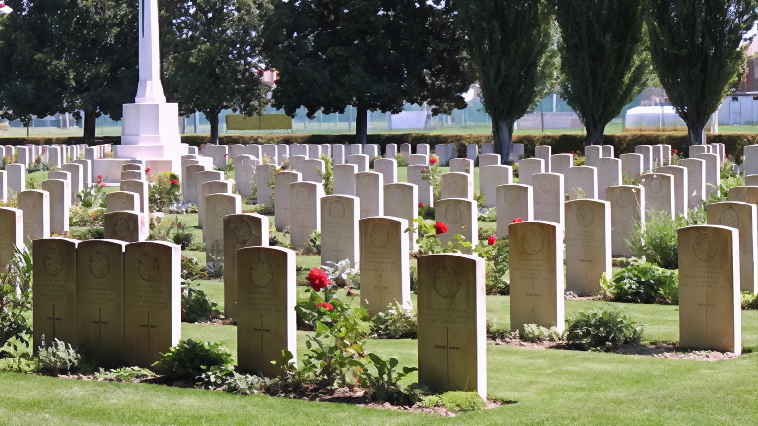 Liberazione e onore ai caduti. Oggi la visita al cimitero militare