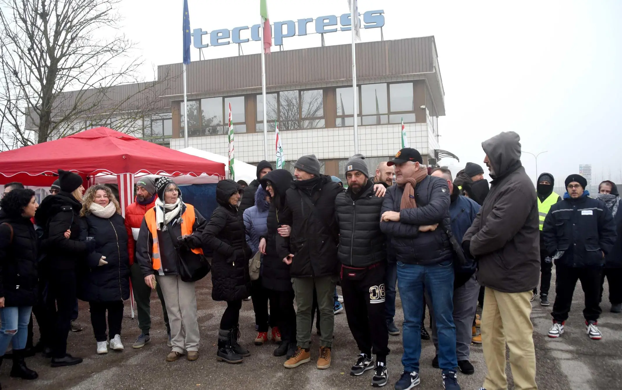 Tecopress si rialza: "Ma ancora cassa"