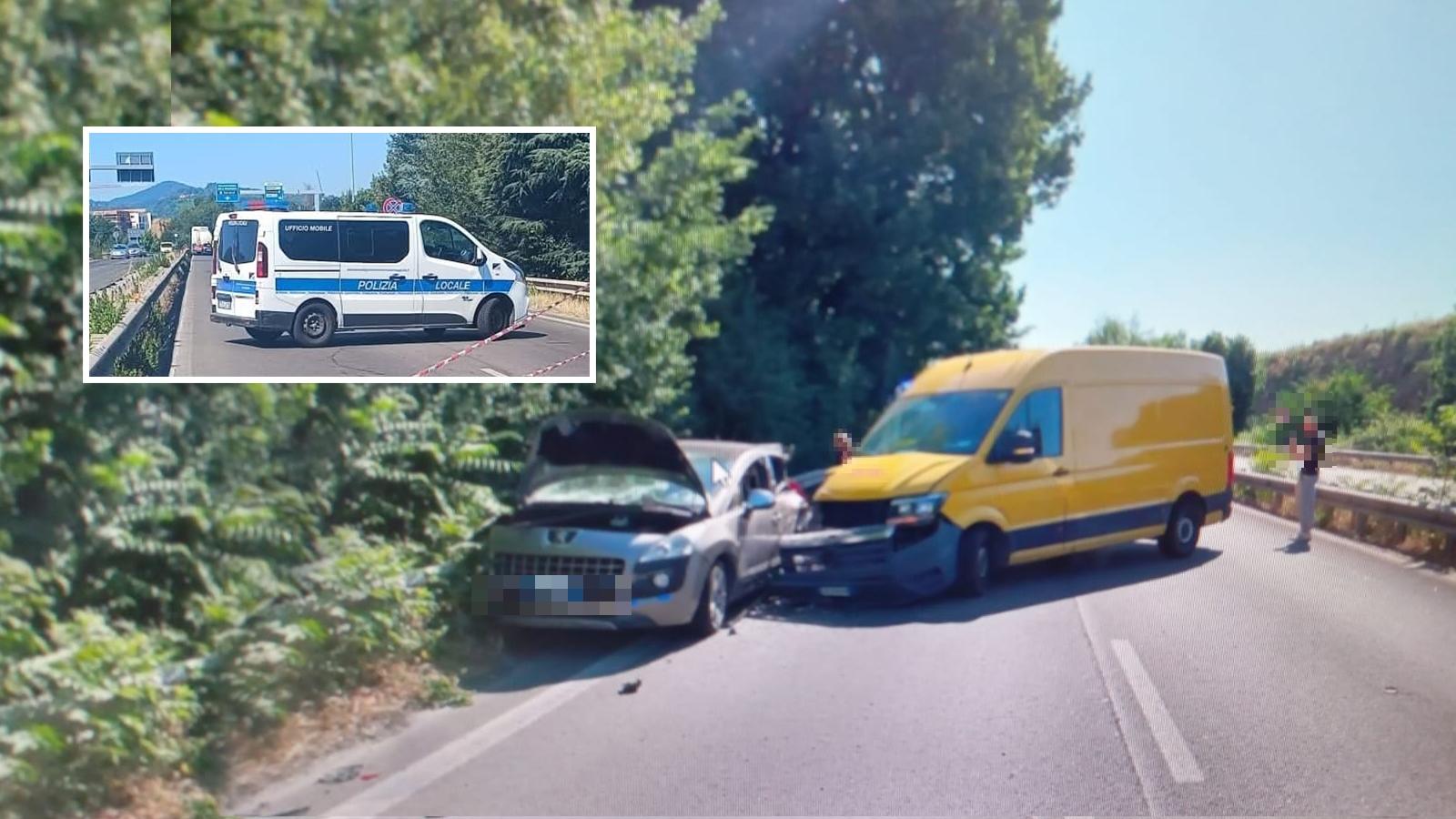 incidente a bologna travolta mentre scende dall8217auto in panne 232 gravissima
