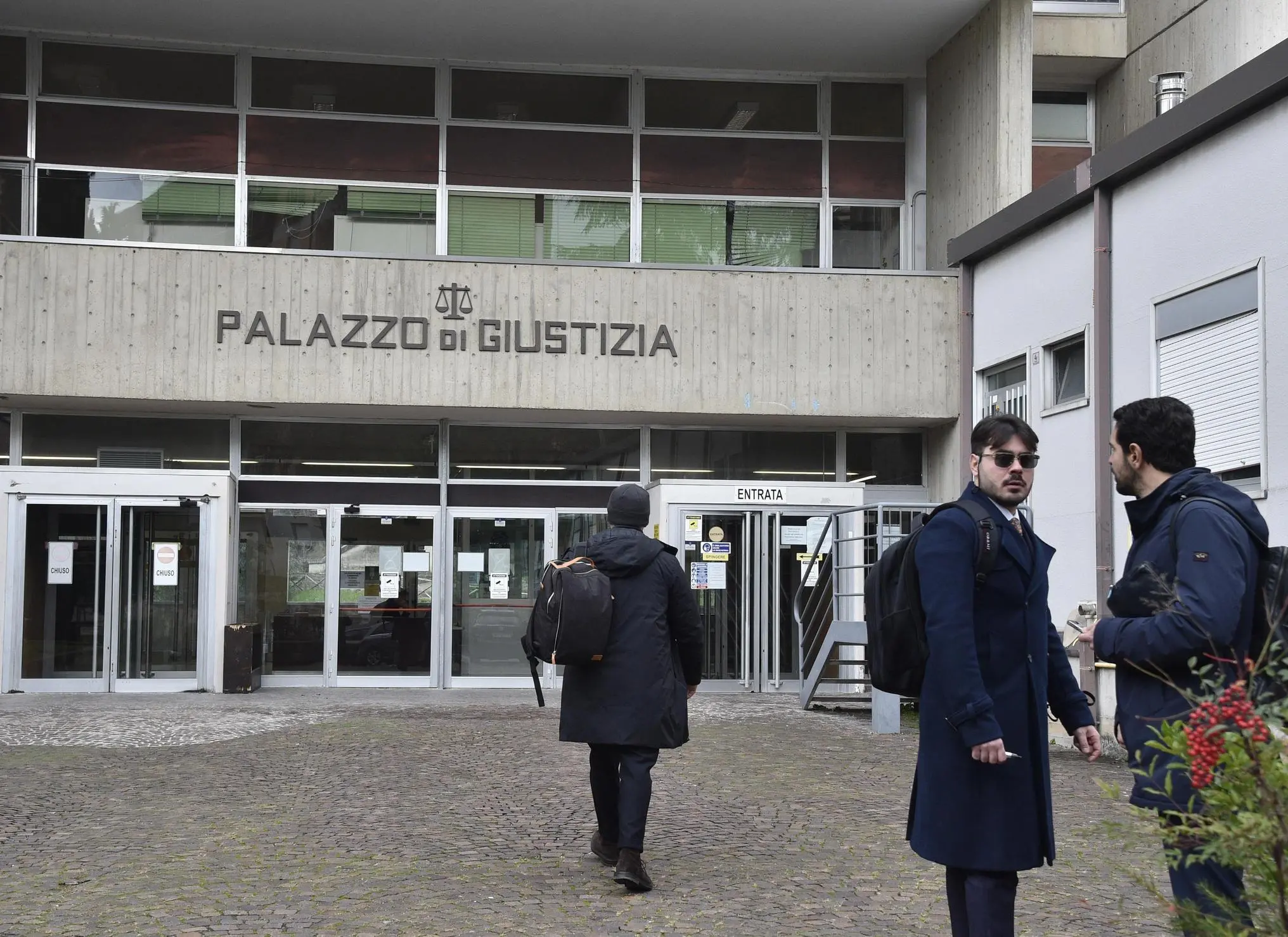Sparatoria in strada, due a processo