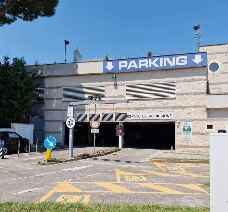 Stazione, parcheggi gratis per i pendolari Stazione, parcheggi gratis per i pendolari