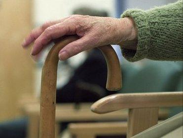 Crollo delle pensioni, la scure dell’inflazione: c’è chi rinuncia a curarsi