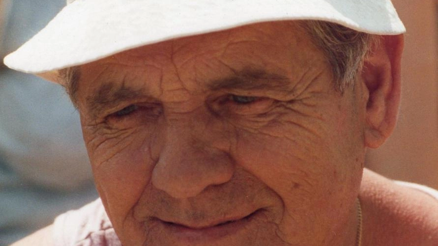 Il cordoglio per la scomparsa di Fiorenzo Baroncini a Scandiano, uomo di 94 anni con una vita ricca di passioni tra camperismo, politica e scultura del legno. Funerale oggi pomeriggio.