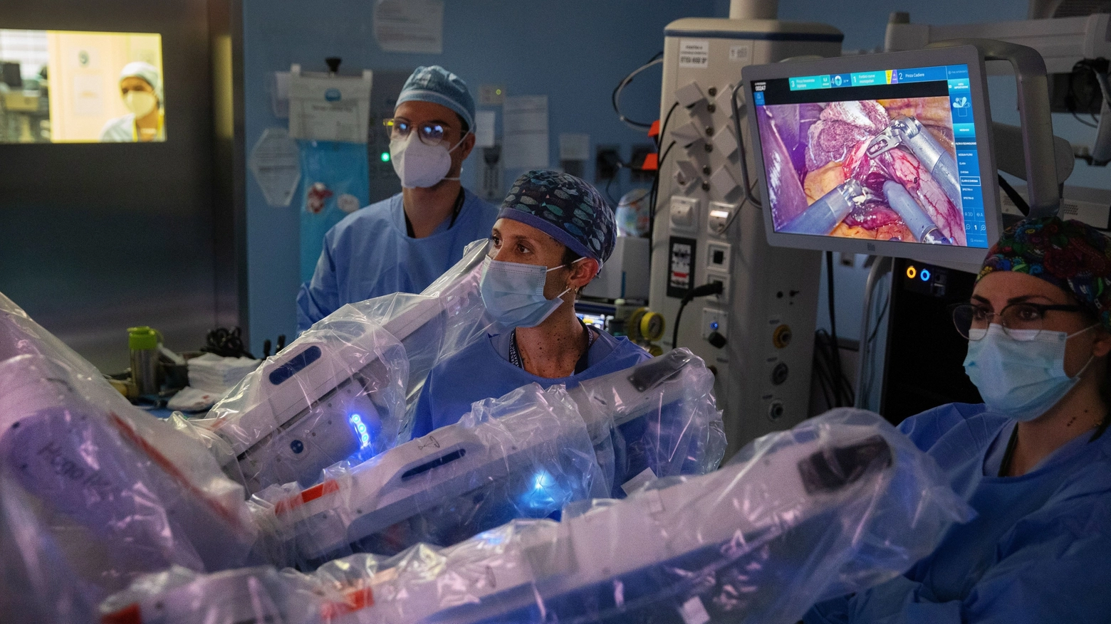 Grazie al robot chirurgico Hugo, al Sant'Orsola è stato possibile asportare due tumori maligni differenti nella stessa operazione