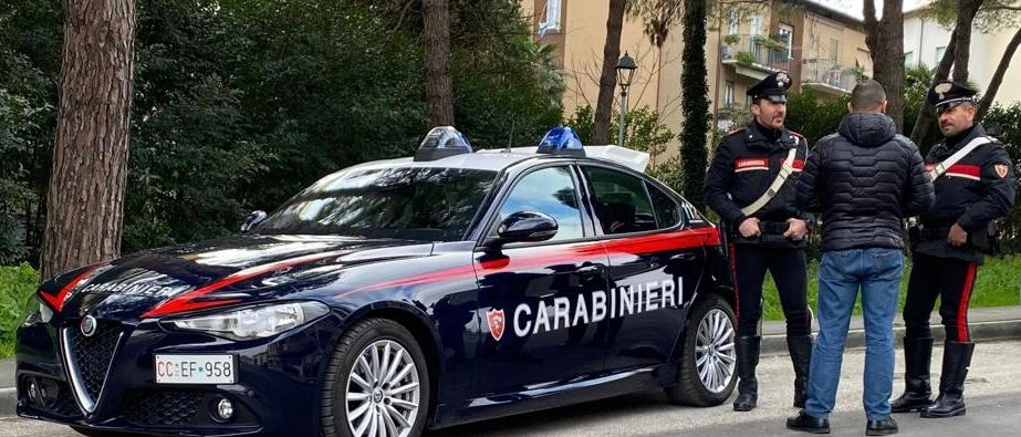 I carabinieri hanno controllato e telecamere: era stato trafugato anche un trolley, due smerigliatrici e una friggitrice ad aria. Bottino di oltre 400 euro. I due sono stati denunciati