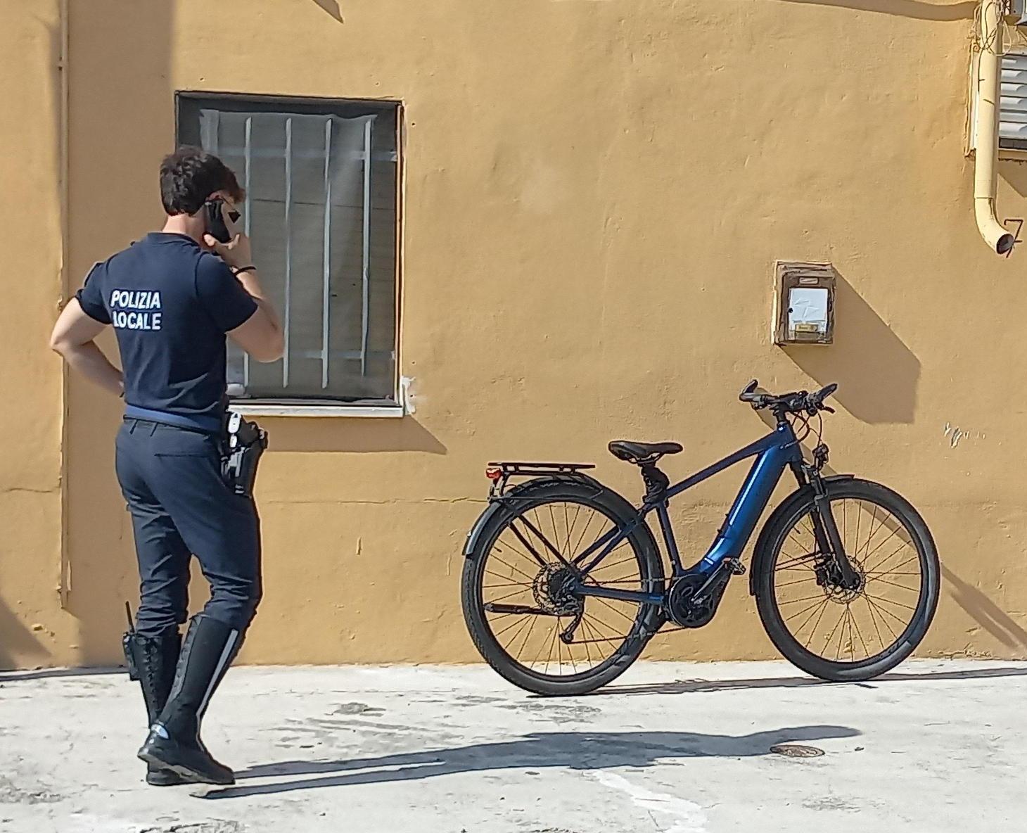 cadelbosco sopra parroco grave dopo la caduta in bicicletta