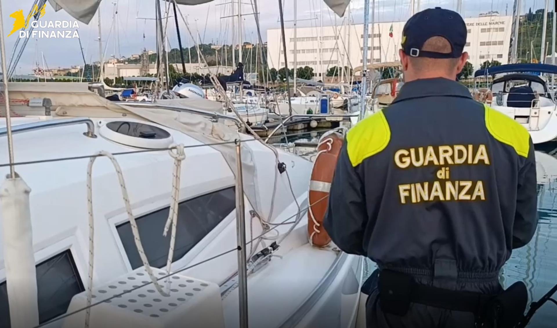 Ancona, 19 yatch non dichiarati al Fisco: maxi multe per 145 mila euro Ancona, 19 yatch non dichiarati al Fisco: maxi multe per 145 mila euro