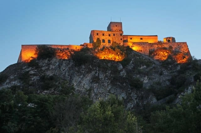 La Rocca di Verucchio illuminata