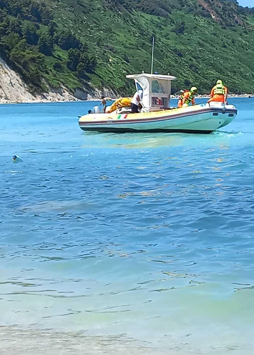 Imbarcano acqua: tutti salvati Imbarcano acqua: tutti salvati